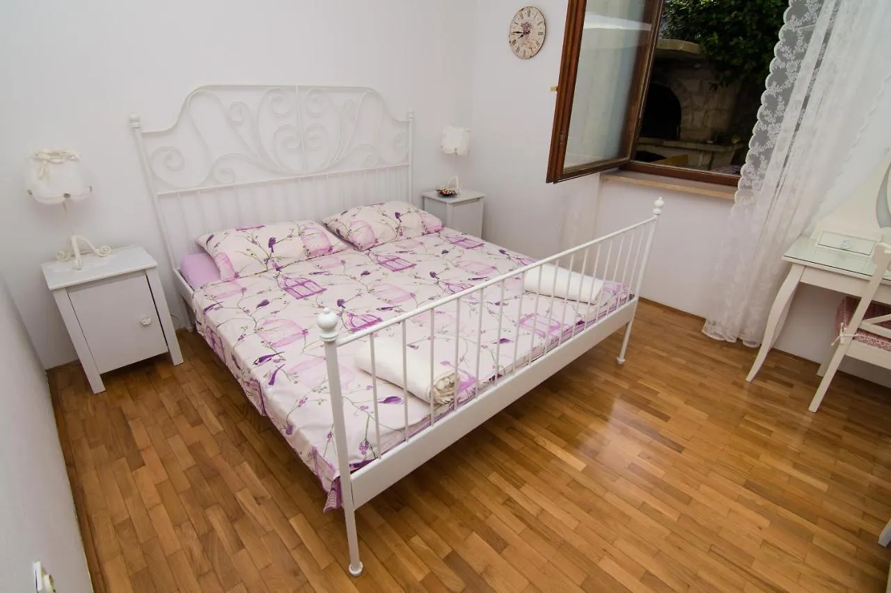 Apartments By The Sea Mali Lošinj